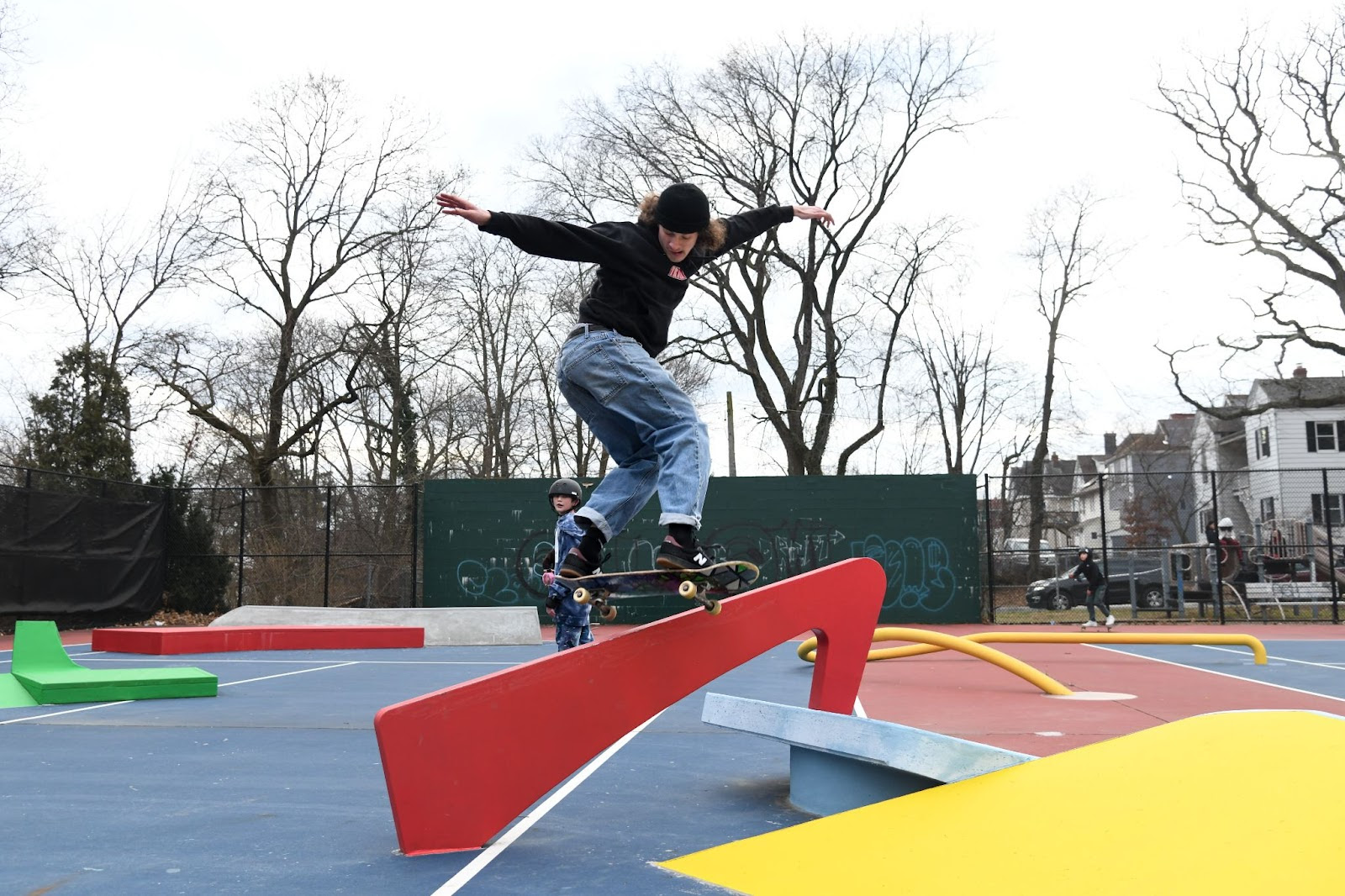 Skateboarder statue popping up in Brooklyn Bridge Park